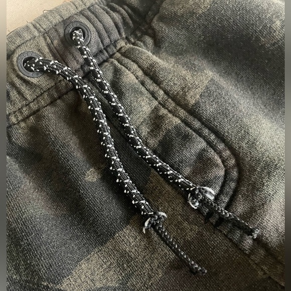 Salty Crew Kids Camo Dockside Fleece Jogger Pants - Green Size M/7-8 - Picture 7 of 10